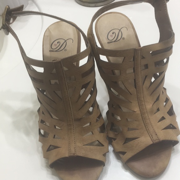 Heeled sandals - Picture 1 of 2